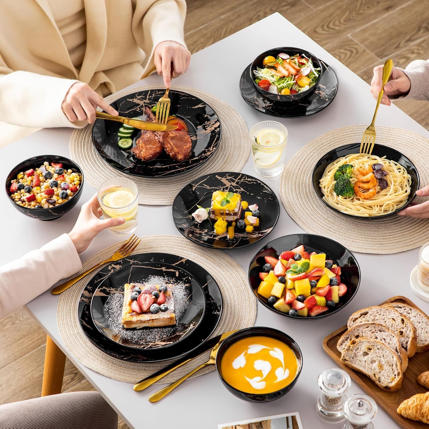 LOVECASA Daphne Series Porslinsservis Set SWEET 24-delat kombinationsset Gulddesign Middagstallrikar Desserttallrikar spannmålsskålar och mattallrikar för 6