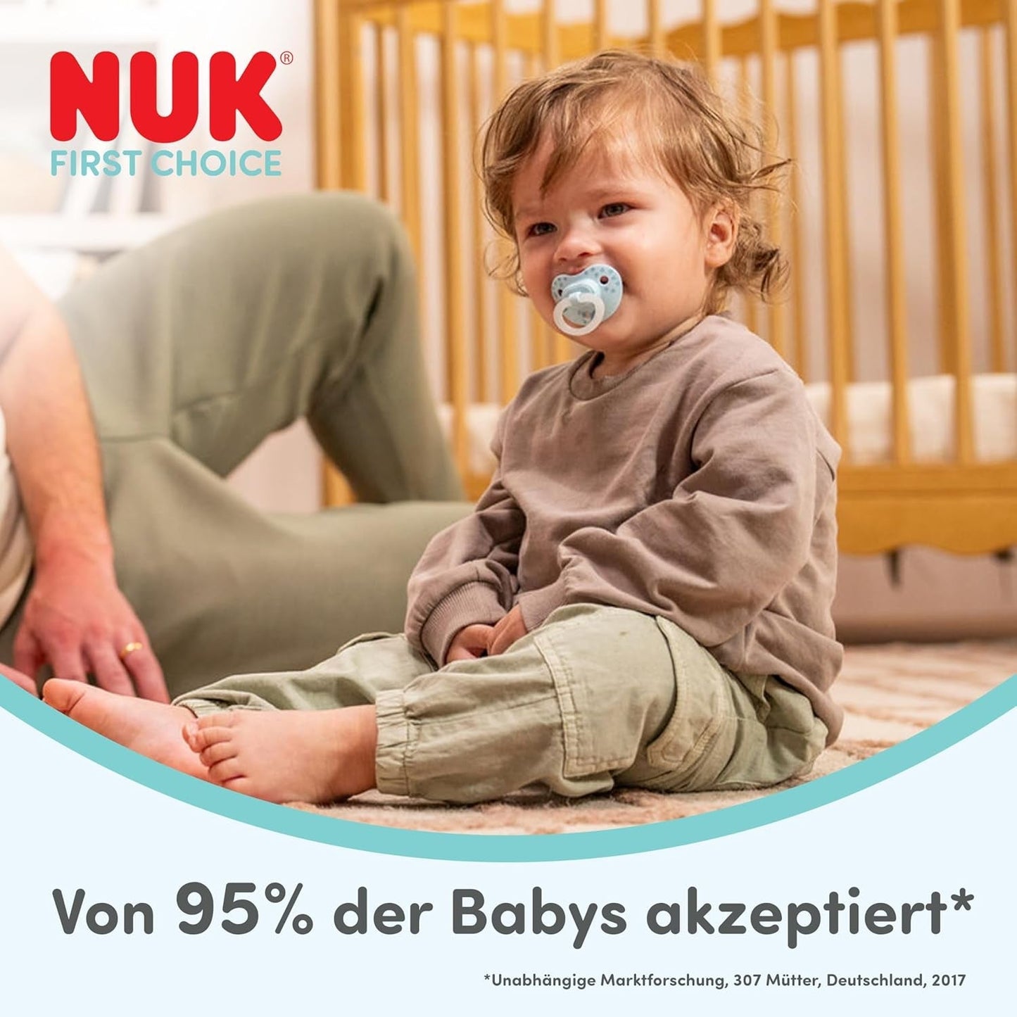 NUK First Choice klassiska dag- och nattnappar för bebisar | 6-18 månader | Ortodontiska nappar som lyser i mörkret | 95 % acceptans av spädbarn** | Blå | Paket om 2
