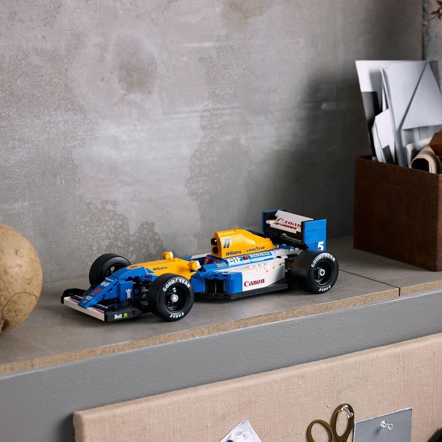 LEGO Icons Williams Racing FW14B med Nigel Mansell - F1 modellbilset med racerförares minifigurer att samla in - Skrivbordsdekoration med stativ - Present till vuxna och tonåringar Motorsportfans 10353 Byggset Besuche den LEGO-Store
