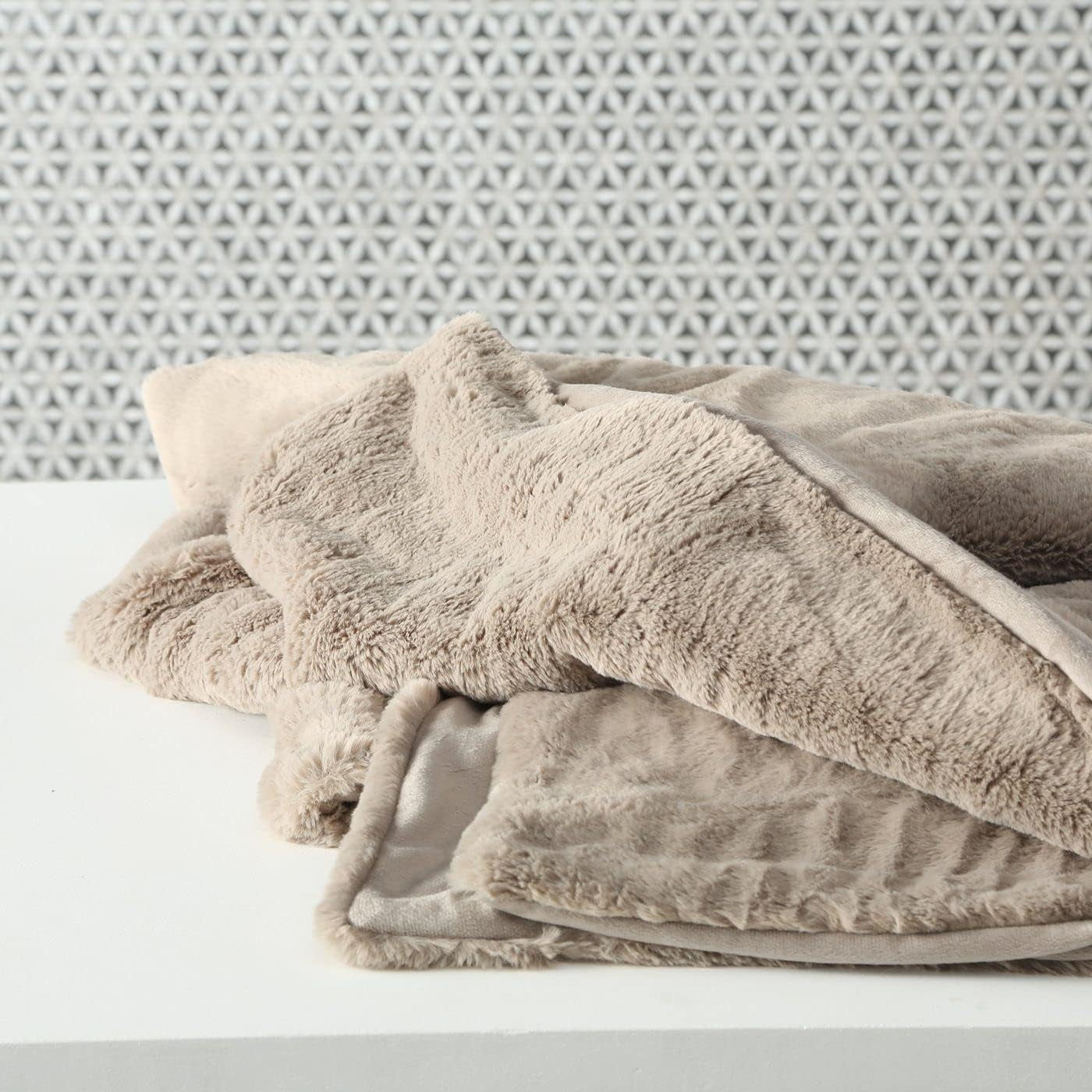 Boltze Storan filt (storlek 150X200 cm, beige färg, bekväm polyesterfilt, perfekt för kalla vinterkvällar, pälslook) 1015378 BOLTZE sängar och filtar