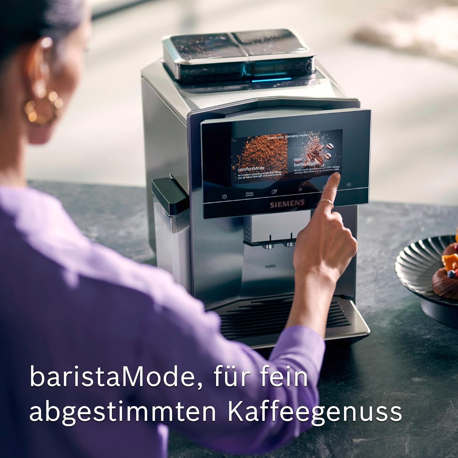 Siemens EQ900 automatisk espressomaskin, stor TFT-färgskärm, 2 bönbehållare, 36 varma och kalla drycker, kallt kaffe, supertyst, tvåkoppsfunktion, appkontroll, rostfritt stål, TQ907D03