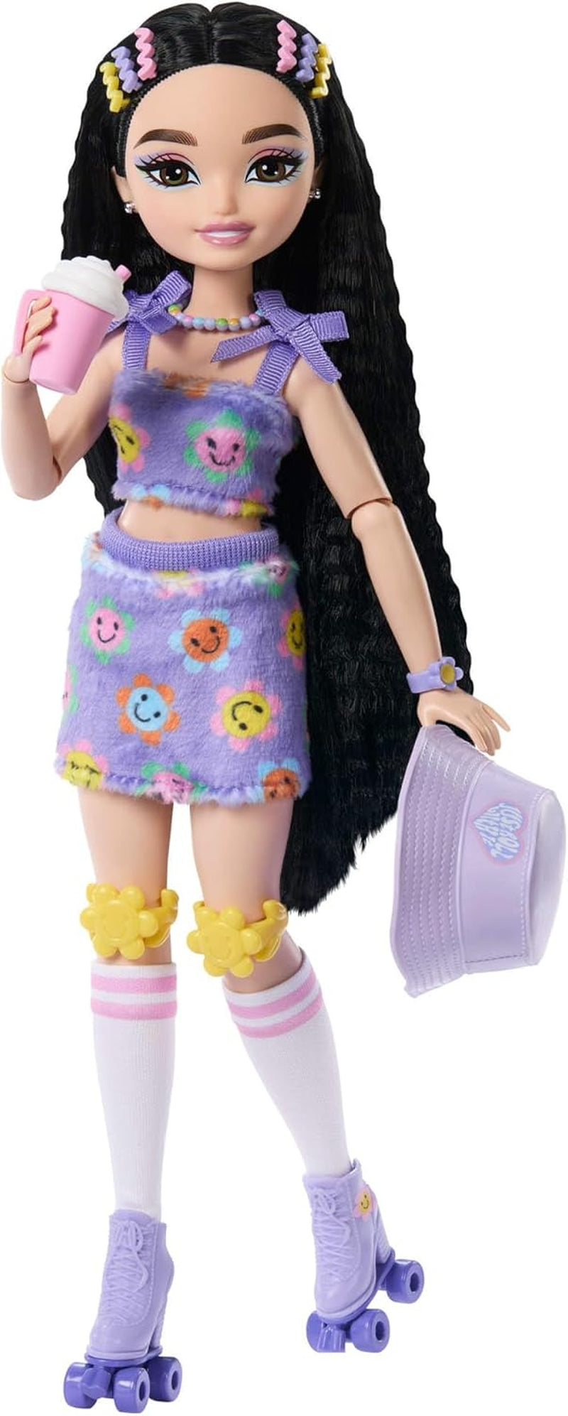 Dream Besties Barbie Doll och tillbehör, Mode Barbie Renee Doll med rullskridskor och svart hår, 12 tillbehör med teman med videor och mat, JFX99