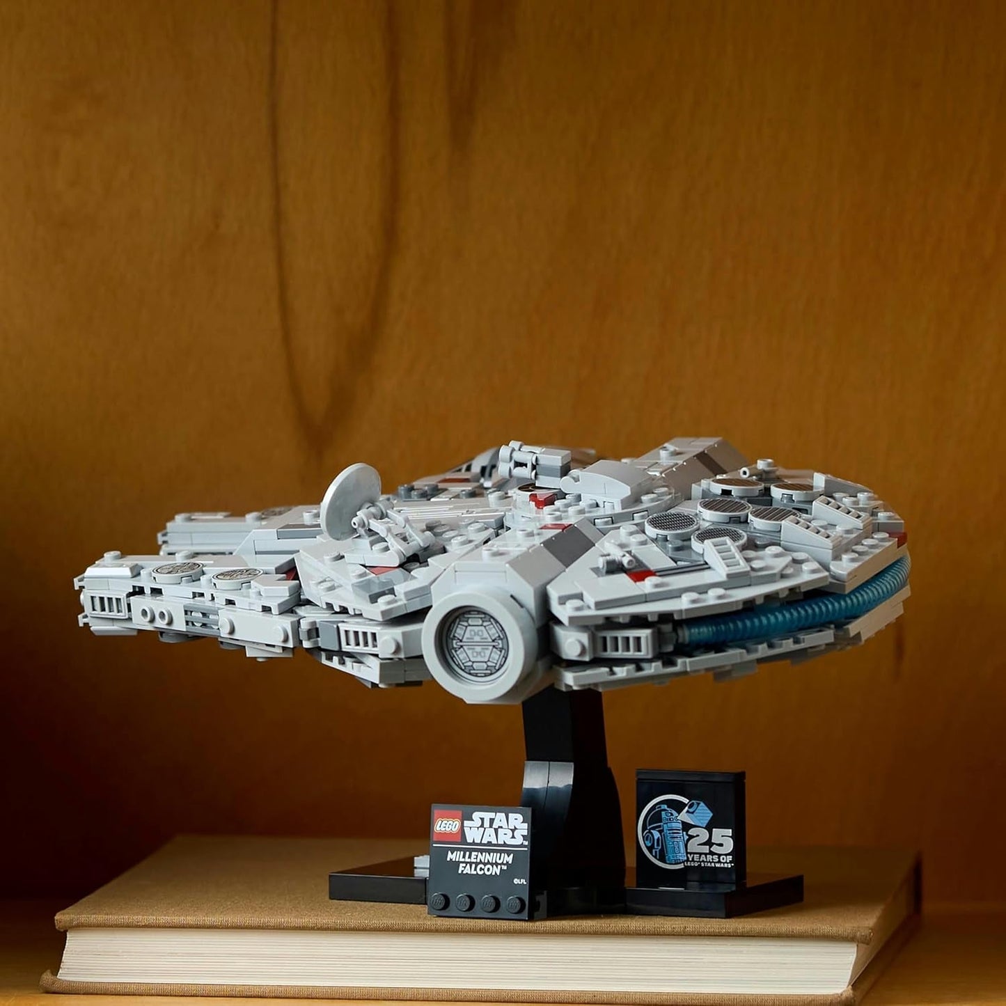 LEGO Star Wars Millennium Falcon 25-årsjubileumsset för vuxna Byggbart skepp A New Hope Samlarobjekt Rymdskeppsmodellsats Presenter för män kvinnor 75375 Byggset Besuche den LEGO-Store