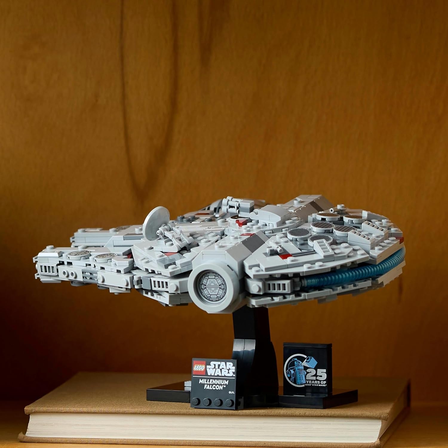LEGO Star Wars Millennium Falcon 25-årsjubileumsset för vuxna Byggbart skepp A New Hope Samlarobjekt Rymdskeppsmodellsats Presenter för män kvinnor 75375 Byggset Besuche den LEGO-Store
