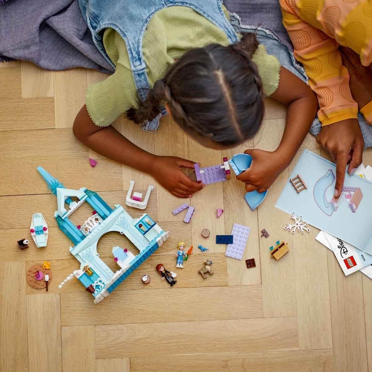LEGO Disney Frozen Elsas ispalats, Isdrottningens slott, prinsessan ELSA och Anna dockleksak, plus 2 djurfigurer, fantastisk present till 4-åriga flickor och pojkar 43238 Byggset Besuche den LEGO-Store