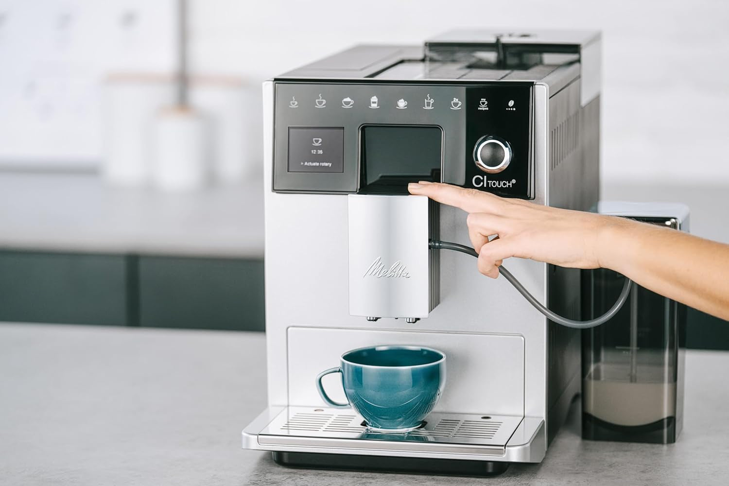 Melitta CI Touch - Helautomatisk espressomaskin med mjölksystem, espressomaskin med integrerad kaffekvarn och mjölkskummare, t.ex. för espresso eller cappuccino, silver