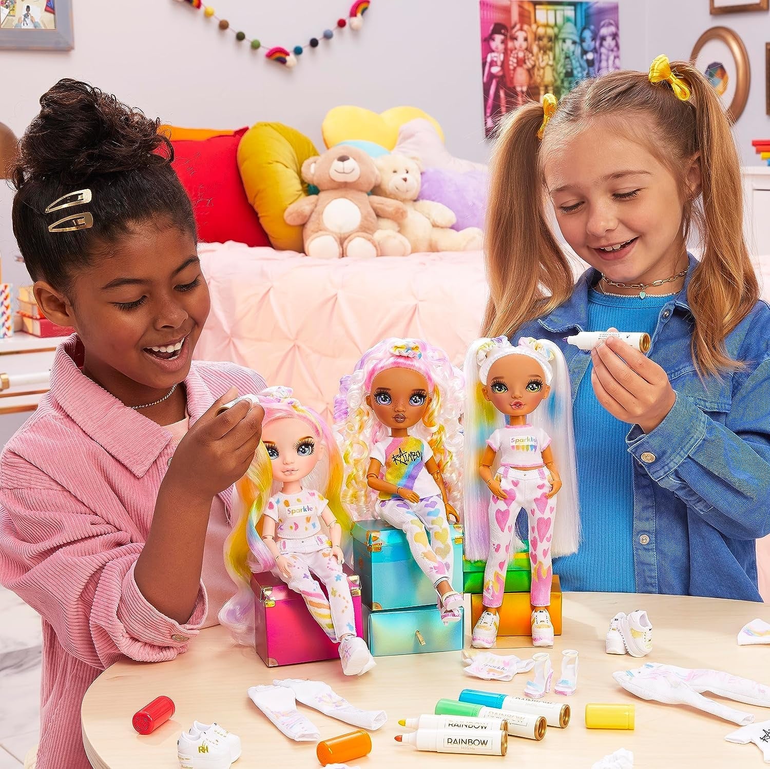 Rainbow High Color & Create DIY Modepuppe - Grüne Augen, Zopfe, extra Top & Schuhe, abwaschbare Regenbogenstifte - Ausmalen, Gestalten, Spielen, Auswaschen - für Kinder von 4-12 Jahren und Sammler