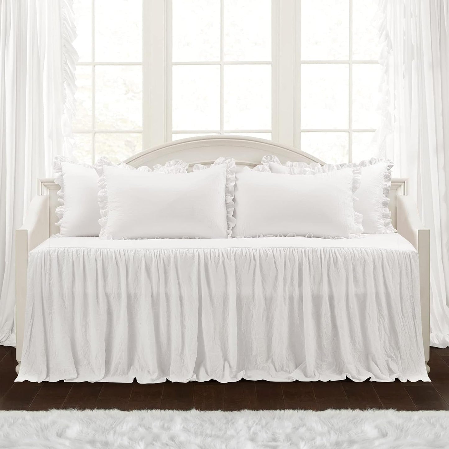 Lush Decor Volanger Kjol Sängkläder Set 3 delar Lyx Farmhouse Sängkläder Set Elegant charmig volanger detalj Tidlös stil och klassisk design Mjuk och lätt King Size Lush Decor Sängar och Täcken Vita (Twin Day Bed)