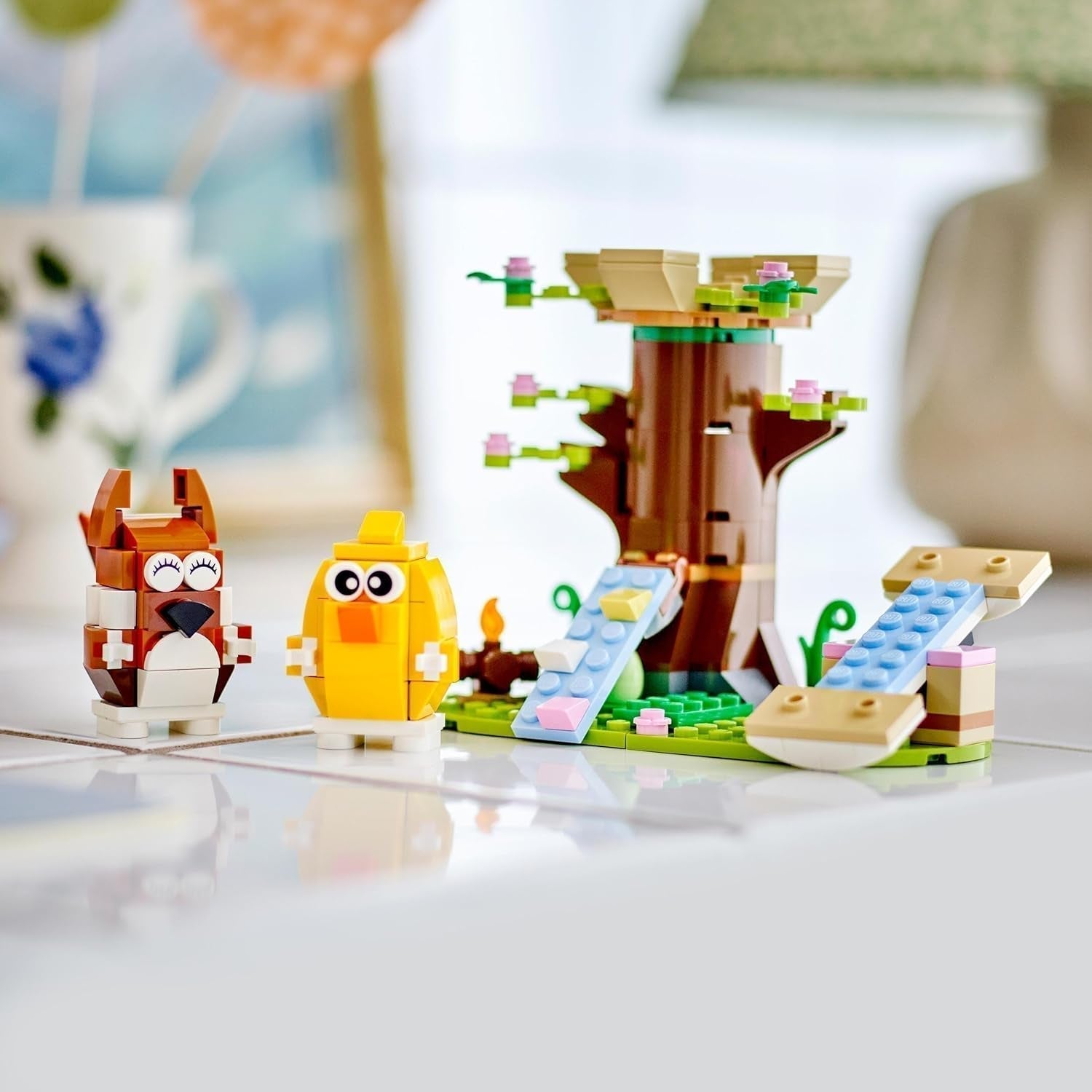 LEGO Spring Animal Playground, Byggset för fåglar och ekorrar, Treehouse-lekset för barn, Presentidé för 8-åriga pojkar och flickor, Djurset, Djurfigurer Leksak 40709 Byggset Beuche den LEGO-Store