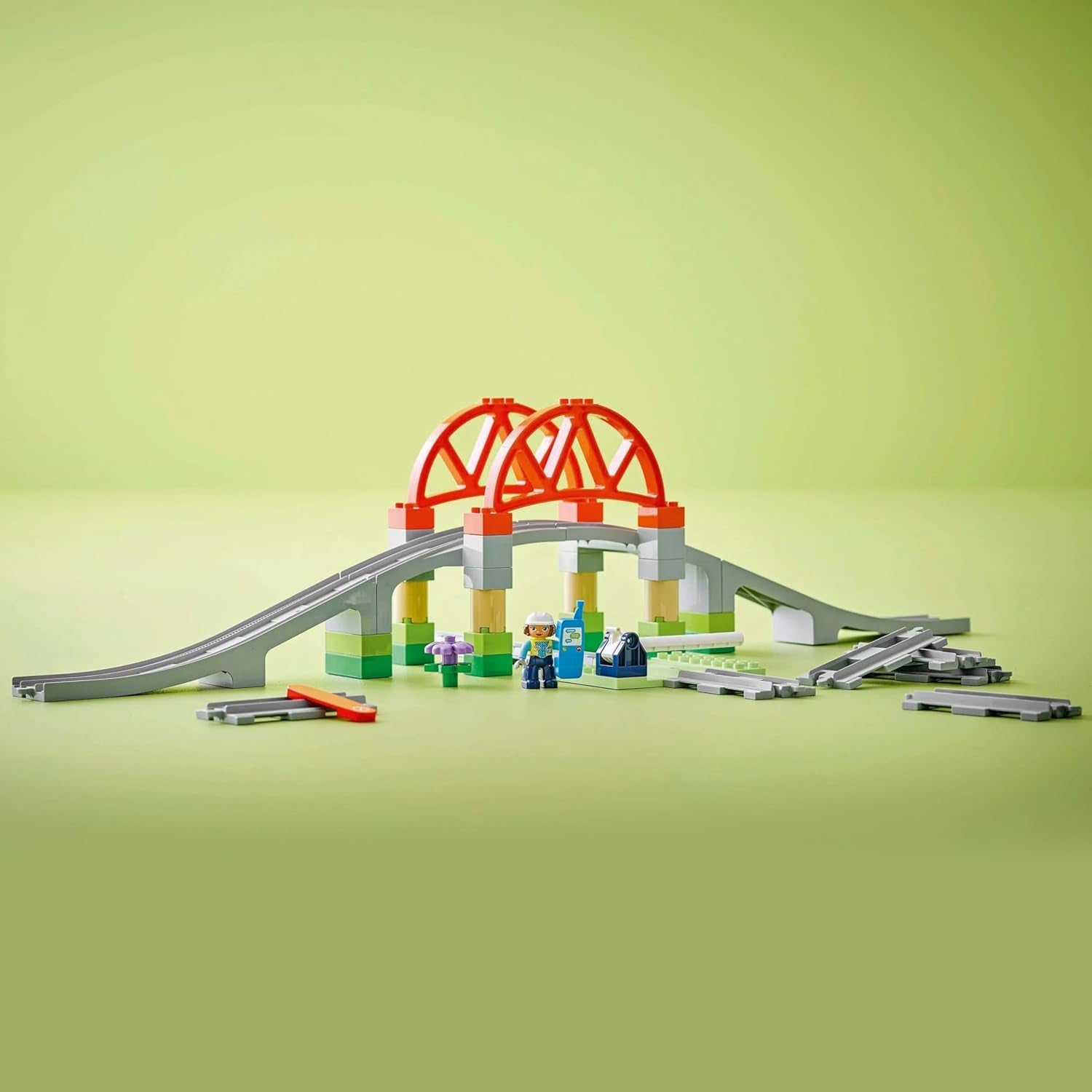 LEGO DUPLO Town Järnvägsbro och spår - Expansionsset, present till barn från 2 år, bygg- och återuppbyggnadsset, förskola utvecklingsset, pedagogisk leksak 10426 Byggset Besuche den LEGO-Store