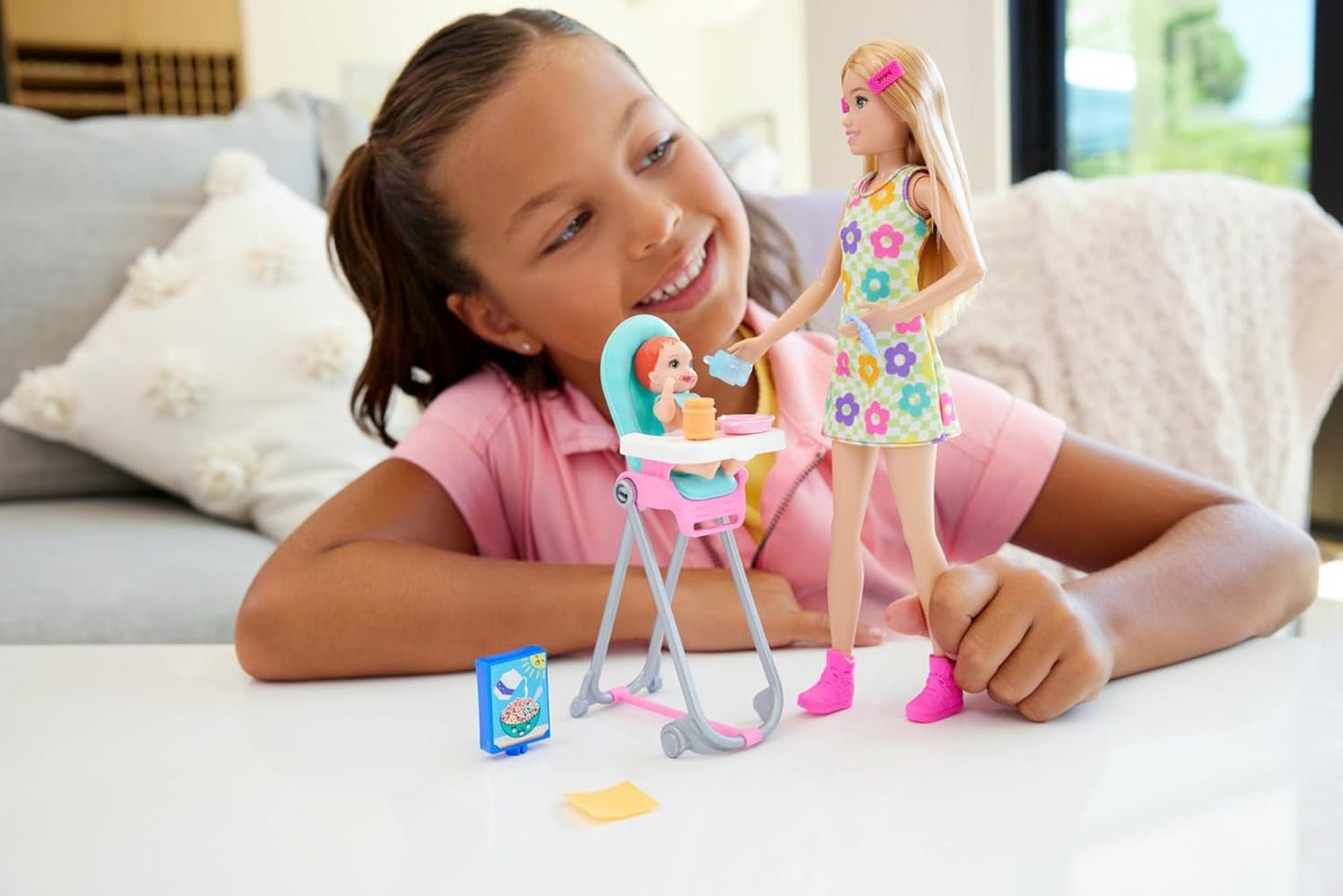 Barbie Skipper Docka och tillbehör Lekset Mat Barnvaktsset Färgskiftande leksak HTK35