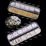 Nail Key Chains 4 Box Set - 48 typer Guld & Silver 3D Nail Key Chains (Fjärilar, Blommor, Pärlor, etc.) + Pincett & Penna - För DIY Gel & Akrylnaglar | Ideal for nail salon and home