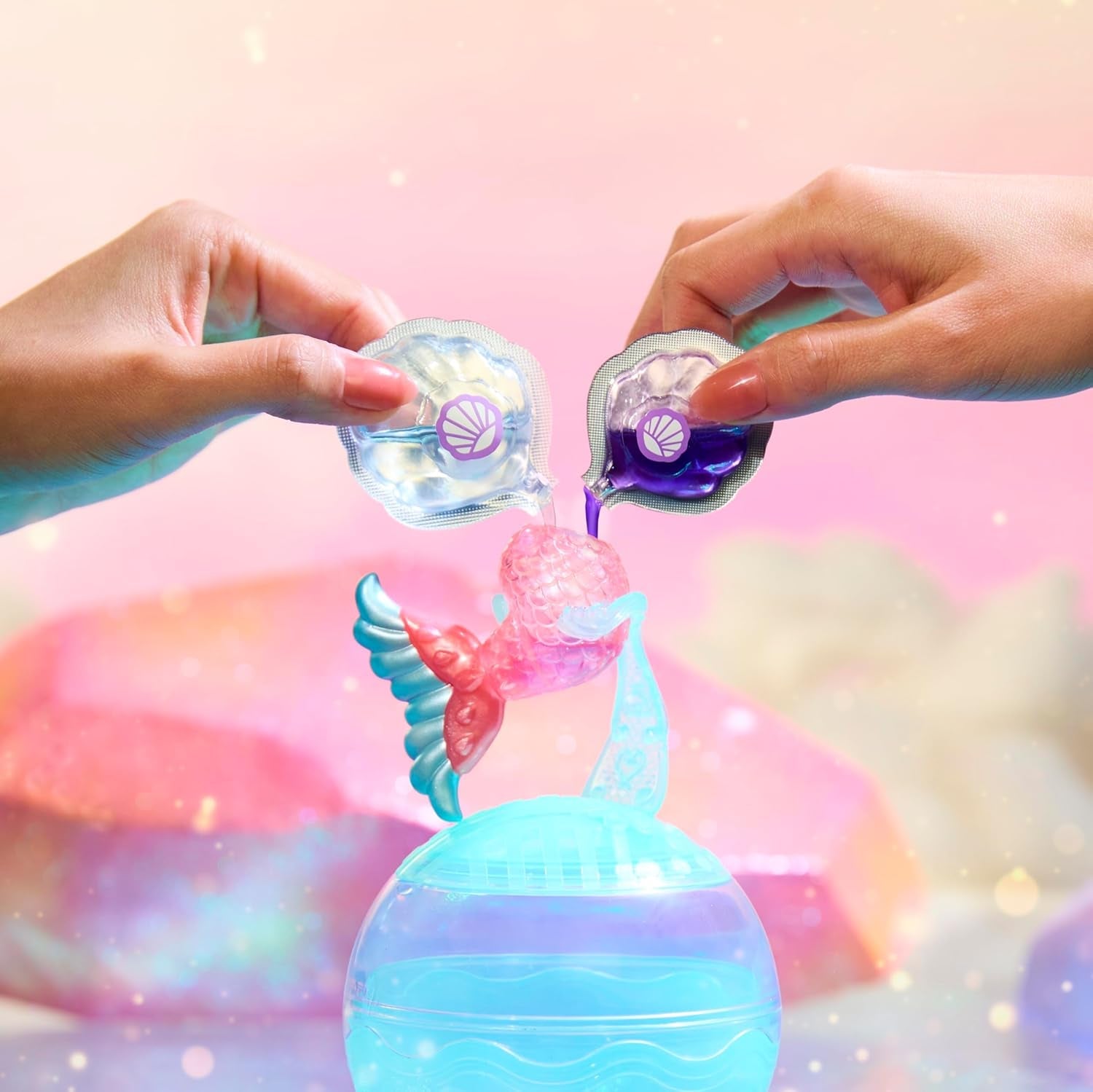 LOL Överraskning! Mermaids Makeover Magic Tots - Riktigt läppglans för dig och din docka att göra själv, mixa och skapa smink, Rolig vattenlek, 6 dockor att samla - Ålder 4+