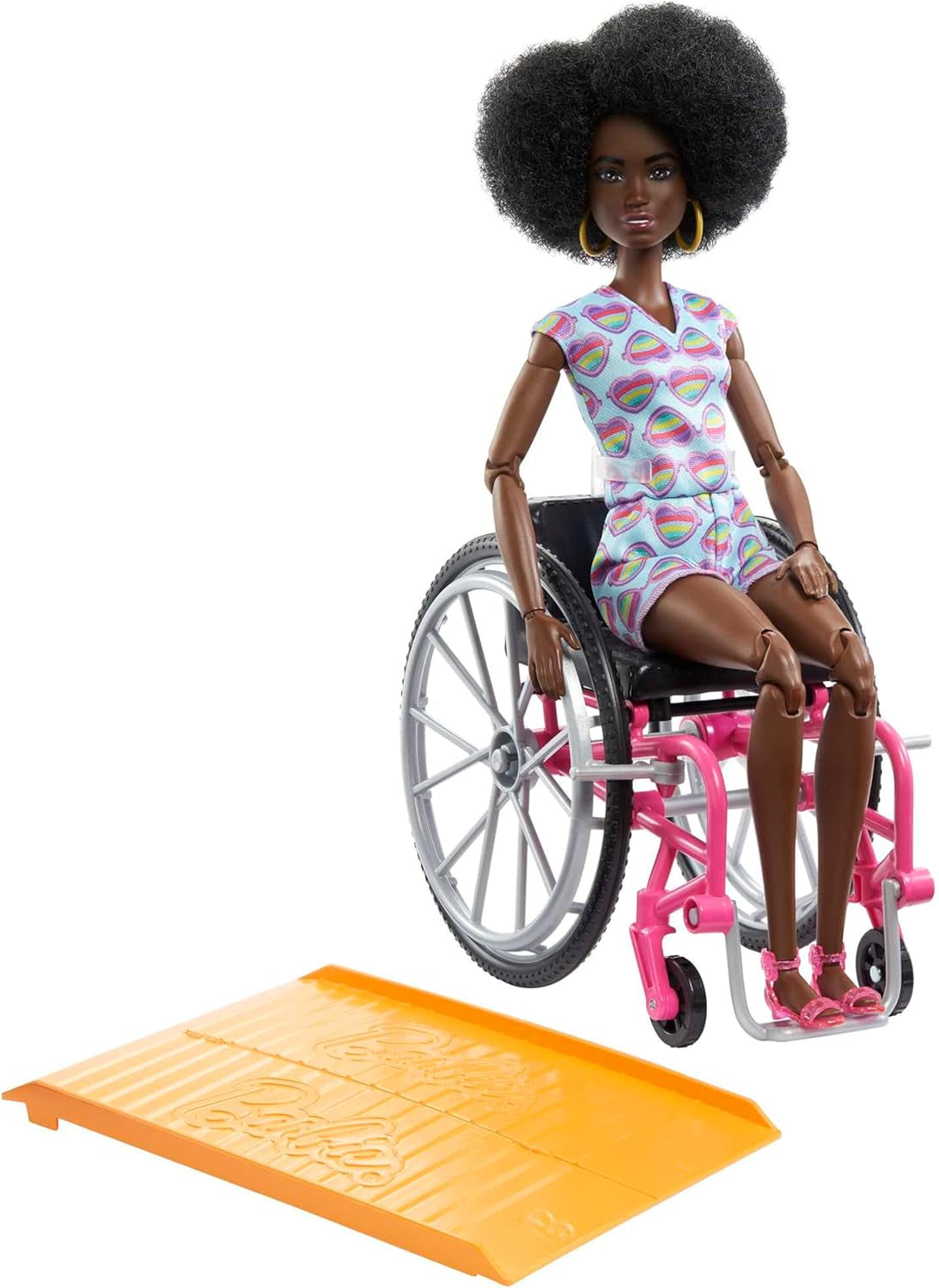 Barbie Fashionistas Svart hår Färgglad jumpsuit Rullstolsramp Rullstolsdocka ingår Presentleksak för barn Ålder 3+ HJT14