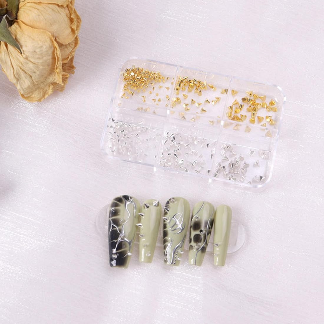 Mini Metall Nieten Punk Nail Charms Guld Silber Strasssteine ​​Nägel Charm Kegel Spikes Nagelschmuck Glitzersteine ​​Nail Art Studs Nagel Steine ​​Legierung Nagelanhänger Rhinestones Nageldesign Zubehör