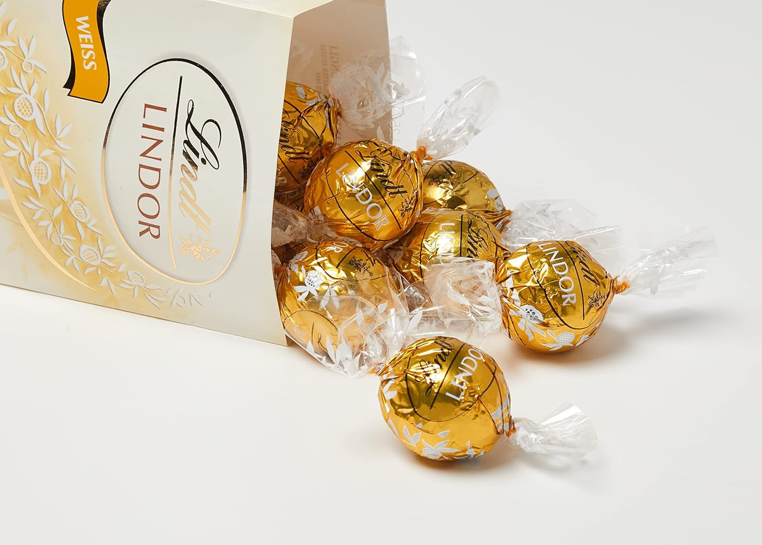 Lindt vita chokladbollar LINDOR | 137g påse | Ca. 10 vita chokladbollar med smält-i-mun-fyllning | Choklad presentset | Chokladpresentset (paket med 2)