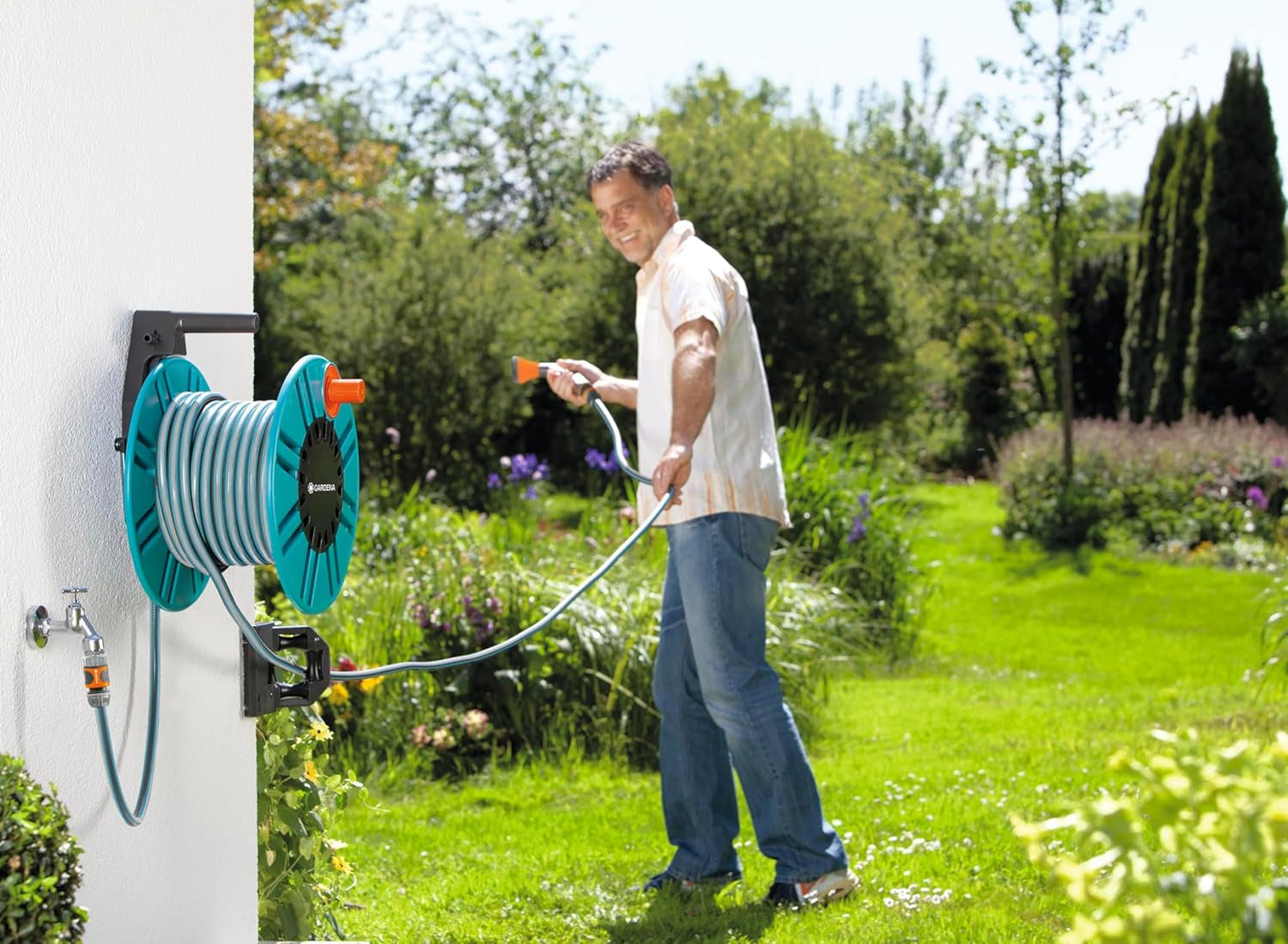 Gardena Classic 60 väggslangupprullare med slangstyrrulle: För enkel väggmontering, med anti-droppsystem, vinklad anslutning, stor kapacitet, platsbesparande (2650-88)