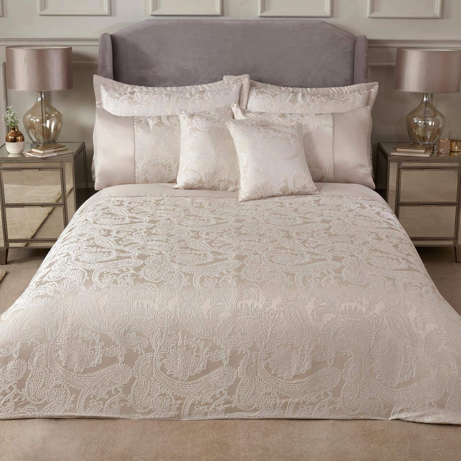 Duchess täcke för king size-säng, 100 % polyester, krämfärgad Emma Barclay Sängar och täcken Krämfärgad King size