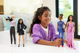 Barbie Berufe-Set med 4 Puppen och Zubehör, Frauen in der Filmbranche med Studioleiterin, Regisseurin, Kamerafrau och Filmstar in Ausziehbaren Outfits, HRG54