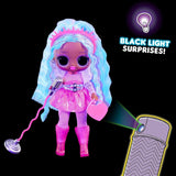 L.O.L. Överraskning! Tweens Neon Pop Stars - Kitty K - 1 modedocka med bakgrundsbelysta överraskningar och 10+ Pop Star-kläder och tillbehör, inklusive retromikroband, present till barn 4+ Naty Shop Dolls