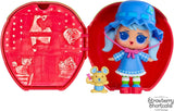 LOL Överraskning! Älskar Strawberry Shortcake Tots - Samlardoftande dockor med 7 överraskningar, husdjur, mode, skor, hatt, lekset med Strawberry Shortcake Convertible House, 4+