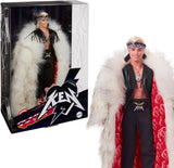 Barbie The Movie Collectible Ken Doll iklädd stor fuskpälsrock och svart fransväst med bandana, HRF31