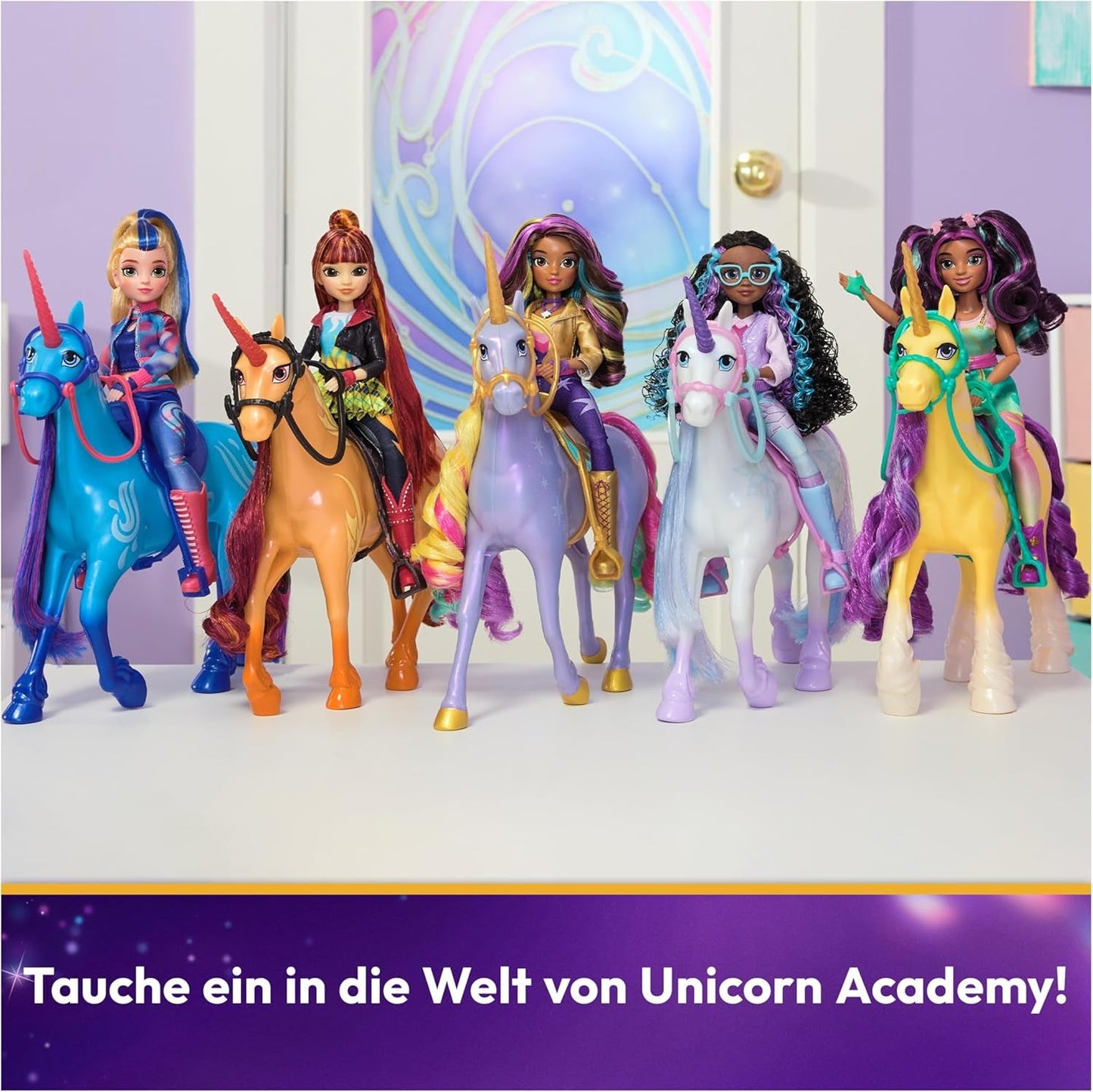 Unicorn Academy Valentina Doll - originaldockan från den populära Netflix-serien, är 24 cm lång och har 5 tillbehör för fantasifullt rollspel, för barn från 4 år och uppåt