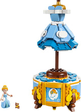 LEGO Ç€ Disney Princess Askungen klänning, leksak för pojkar och flickor från 9 år - innehåller en klädhängare, en Cinderella minidocka och en musfigur - Creative Playset 43266 Byggset Beuche den LEGO-Store