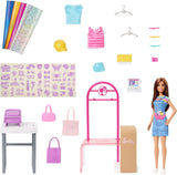 Barbie Fashion Boutique Playset - foliemönsterdocka, över 150 originalutseende, innehåller 2 blusar och 5 folielakan, klädställ och kreditkortsläsare, 3+, HKT78