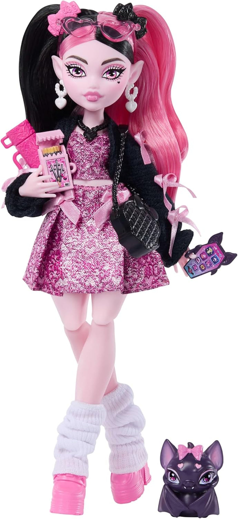 Monster High Doll Draculaura i rosa klänning med rosetter och svart kofta med Count Fabulous Bat och 7 tillbehör inklusive Ramen, läppstift och väska, JHK29