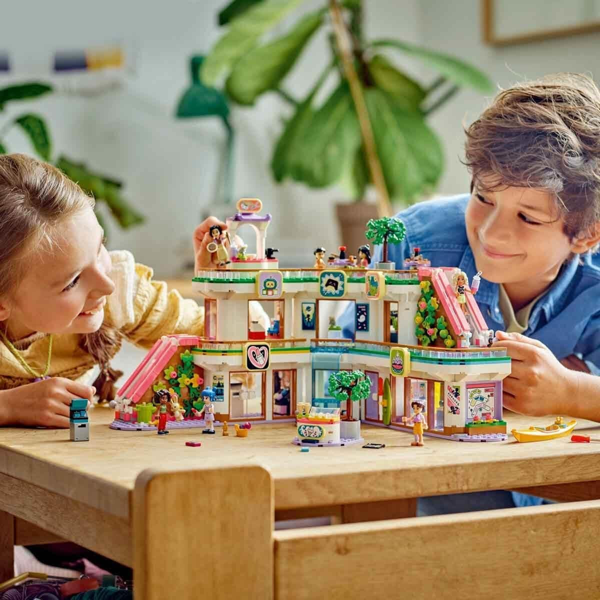 LEGO Store Friends Heartlake City Dockhusleksak för flickor och pojkar Figurset främjar social-emotionell utveckling Gåva för 8 år 42604 Byggset Besuche den LEGO-Store