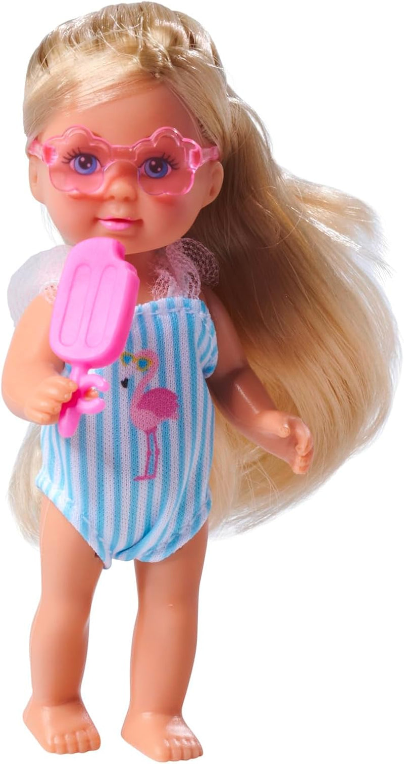 Simba Evi Love Travel, 2 olika modeller, endast EN artikel kommer att levereras, docka i en resväska med hjul, bär en volangbaddräkt, inkluderar solglasögon och glass, 12 cm, åldrar 3+