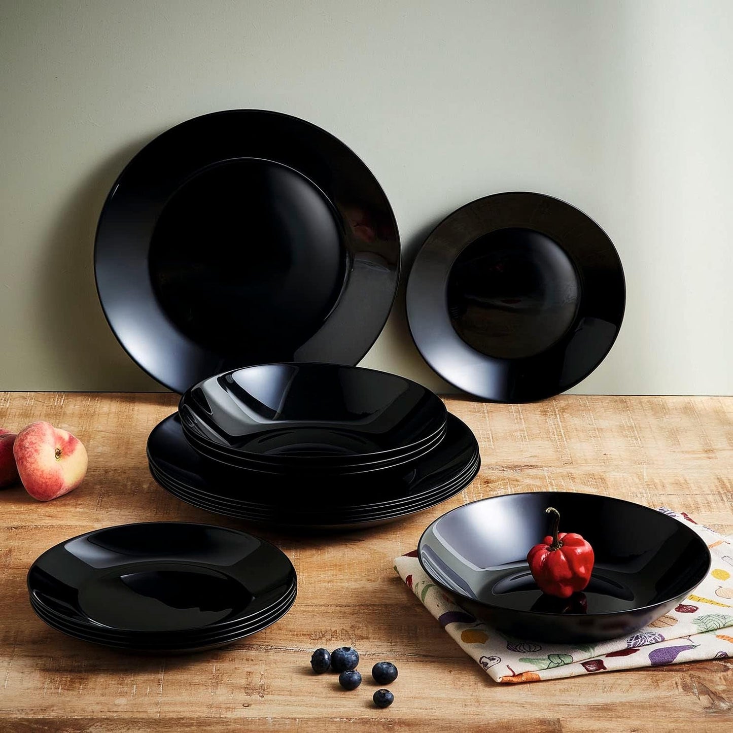 Arcopal Zelie servisset i svart glas, 12 delar, 4 platser, svart