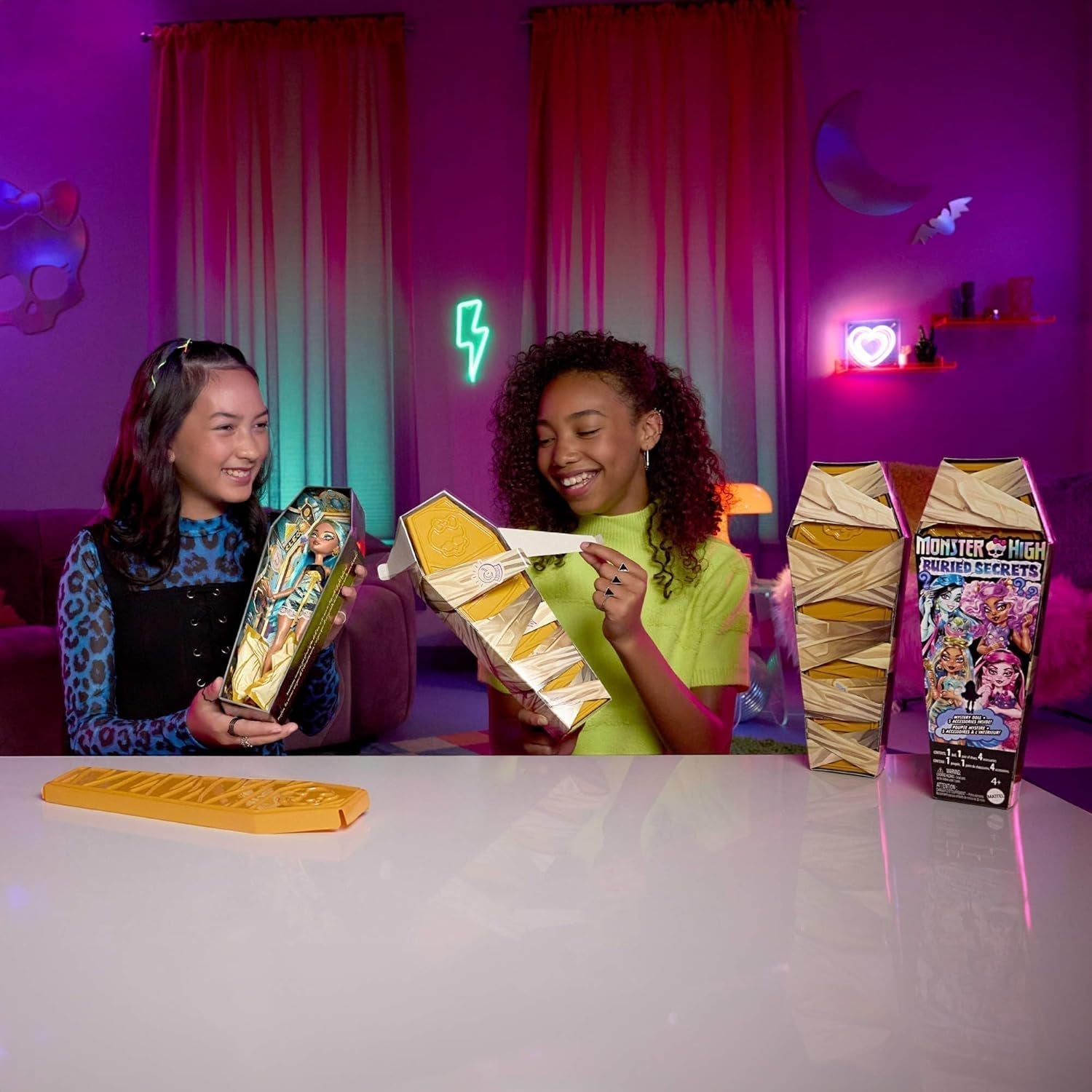 Monster High Buried Secrets Dolls and Accessories Mystery Creepover-tema med Mystery Doll och 5 Unravelable Surprises (siffrorna kan variera), HYV64 Naty Shop Dolls