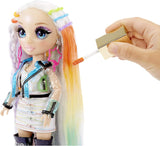 Rainbow High Hair Studio - Exklusivt Amaya Raine Doll Lekset med långt hår för styling - Inkluderar tvättbar hårkrita, hårborste, tillbehör - Present för barn från 6 år och uppåt