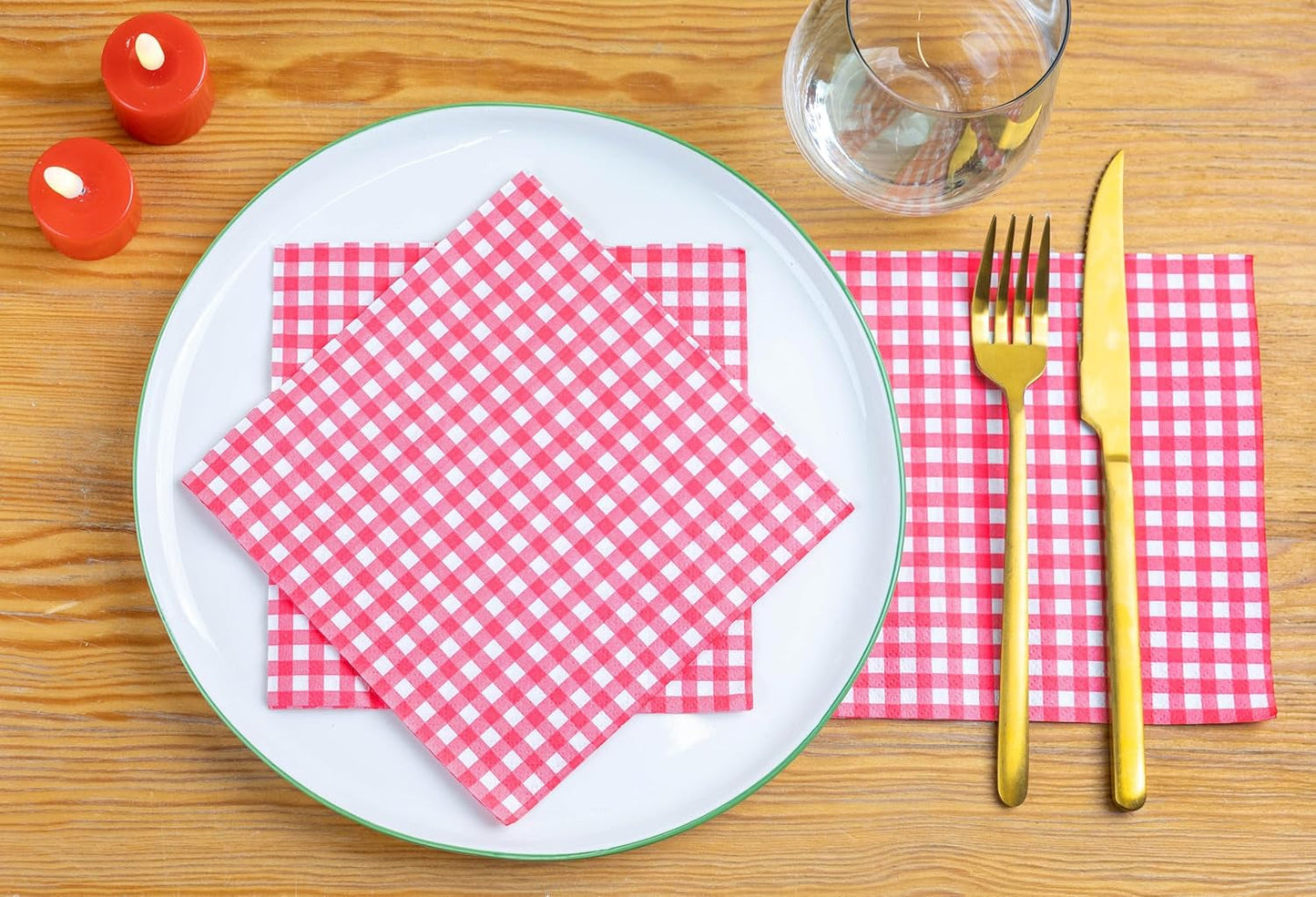Talbord 100 X Bulk Pack Röd Mönster Mjukt pappersservetter Engångsservetter för födelsedagar Bröllop Bordsservice Julcatering Tillverkad i EU 2 Ply 33cm