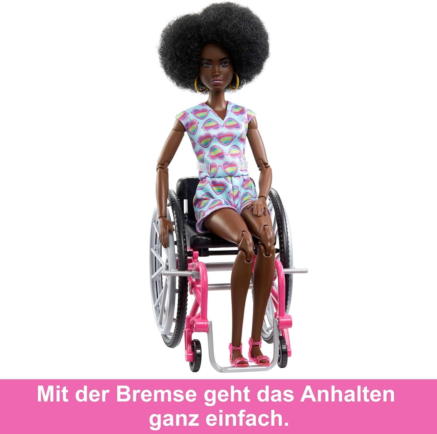 Barbie Fashionistas Svart hår Färgglad jumpsuit Rullstolsramp Rullstolsdocka ingår Presentleksak för barn Ålder 3+ HJT14