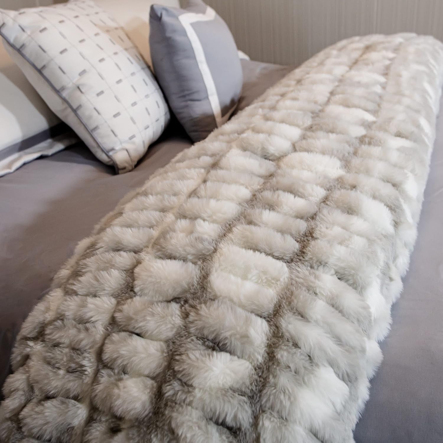 Lavish Home Oversized Gerüschte fuskpälsfilt, 152,4 X 203,2 cm, jacquard fuskpäls, queen size-säng för sängar och soffor, grå sängar och filtar Lavish Home