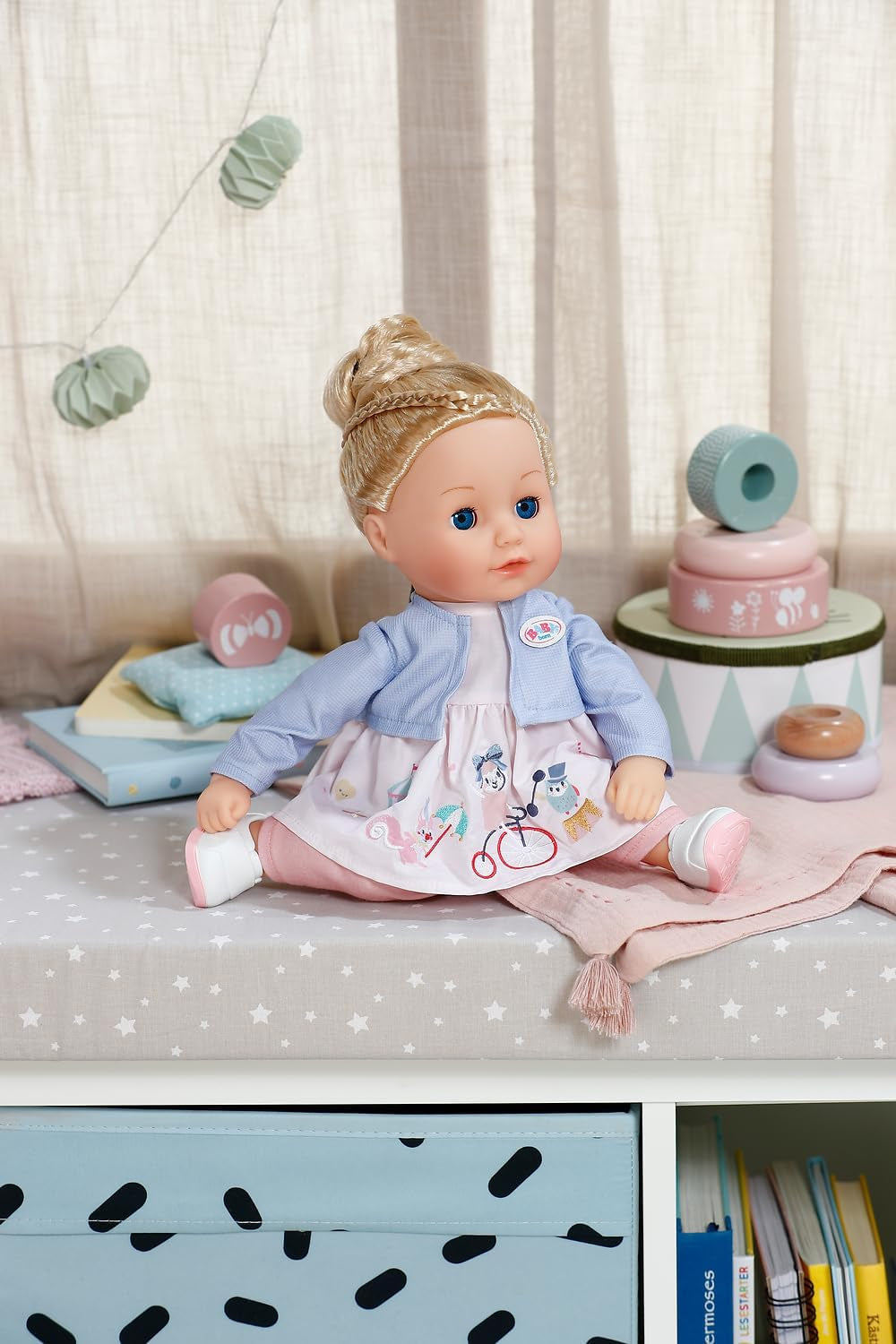 BABY born Sophia Rose - 36 cm mjuk docka - Docka med blont hår av hög kvalitet och sömniga ögon - Lämplig för barn från 1 år