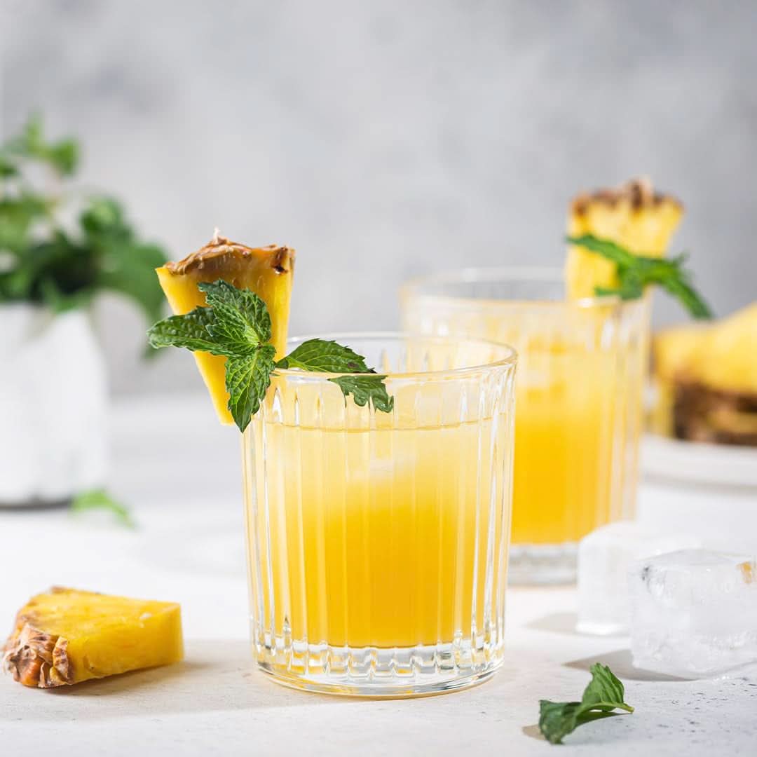 Rauch Happy Day Ananas | Explosion av tropiska smaker | Tillverkad av 100 % koncentrerad ananasjuice | 6 x 1 liter, Tetra Prisma Alkoholfria drycker Naty Shop