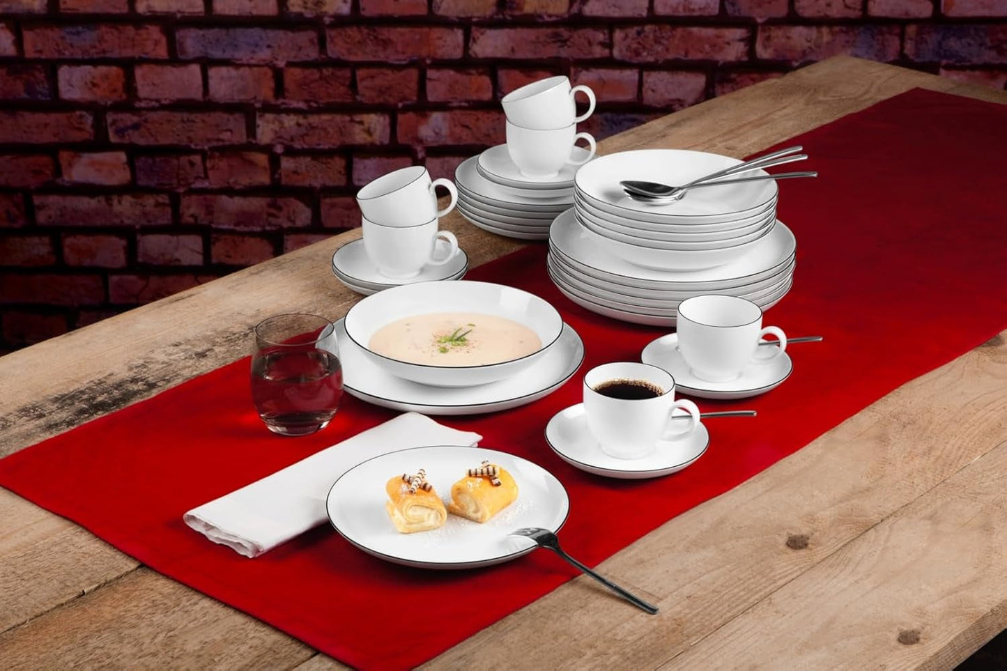 Seltmann Weiden servisset 001.737148 Lido - 6 mattallrikar + 6 bakgrundstallrikar - 12 delar - Black Line