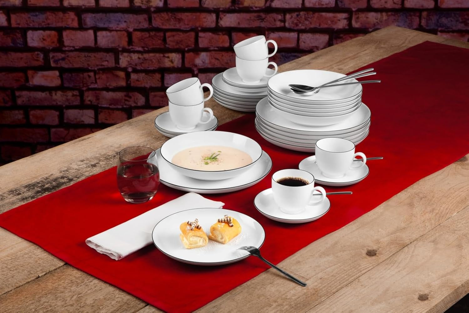 Seltmann Weiden servisset 001.737148 Lido - 6 mattallrikar + 6 bakgrundstallrikar - 12 delar - Black Line
