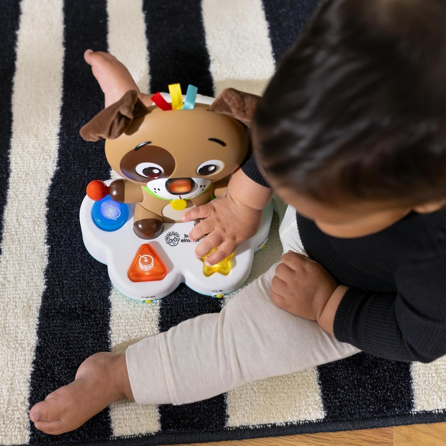 Baby Einstein, Drum & Learn Dean Musical Learning Toy - Multisensorisk babyleksak, 2 spellägen, färger, former och instrument, 50+ ljud, från 6 månader Babyleksaker Naty Shop