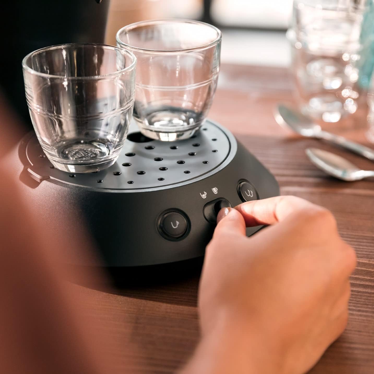 PHILIPS Original Plus Eco kapselespressomaskin, val av kaffeintensitet, Coffee Boost-teknik, 80 % återvunnen plast*, 45 % minskad energiförbrukning**, 2 koppar samtidigt, pianosvart (CSA210/22)