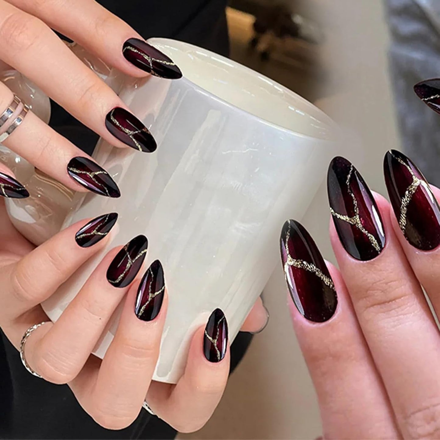 24st röda och svarta lösnaglar lim på lösnaglar Lim på naglar Mandelformade nagelspetsar Heltäckande lösnaglar Press On Nails Set Röda och svarta lösnaglar