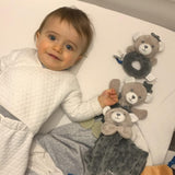 - Plyschleksak med skallra - Björn - 012290 - Grå - Fleece - Födelse - Mjukdjur - Baby - Lugnande - Mjuk - Tvättbar - 13 cm x 10 cm - Från 0 månader Baby Toys Naty Shop
