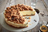 RUF Cookie Dough Cake Ohne Backen, Tortenboden Aus Keksteig Mit Frischkäse-Creme Und Schokoladenstückchen, Inkl. Kuchenform, 1X325G Blandning för bakning och matlagning Naty Shop