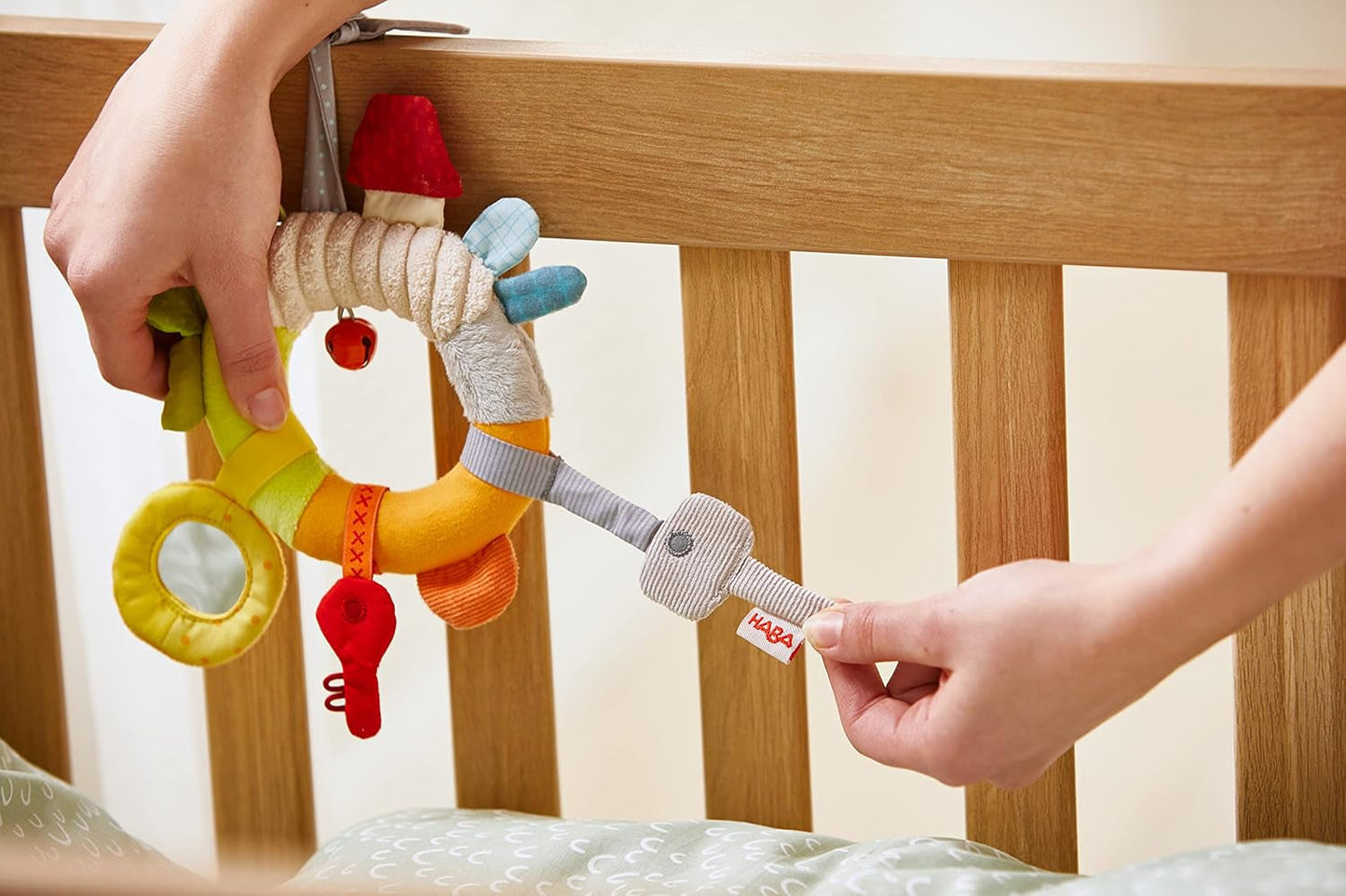 HABA 306453 - Hängande figur Första uppsättning nycklar, rörliga och hängande figurer från 6 månader Babyleksaker Naty Shop