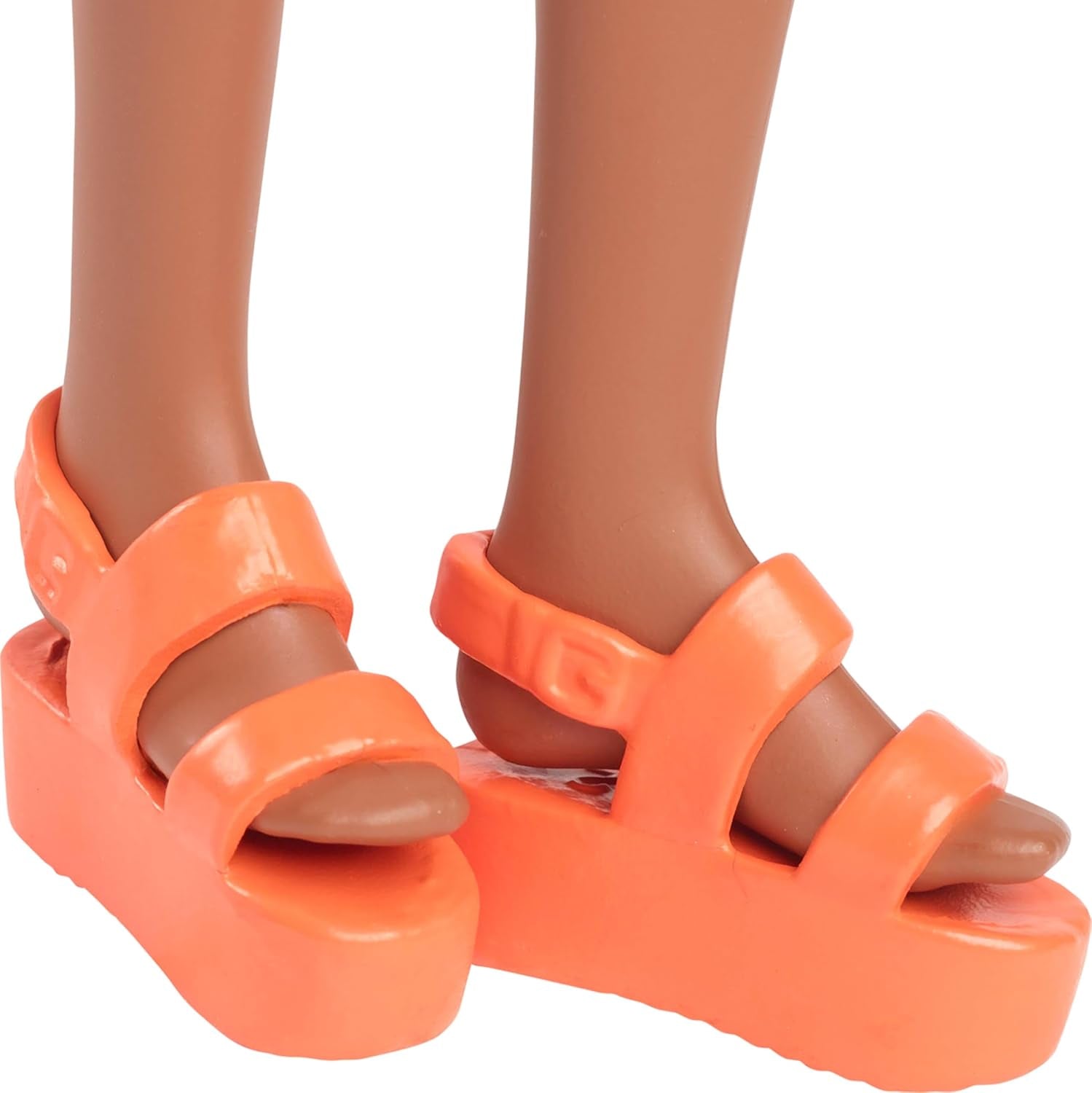 Barbie Fashionistas docka nr. 233 med svart hår, orange rutig midiklänning med rosa blommor, halsband och sandaler, HYT91