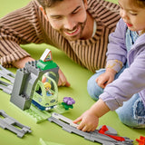 LEGO DUPLO Town Railway Tunnel och spår - Expansionsset, present till småbarn, uppmuntrar fingerfärdighet, lekset för 2 år gamla fordonsfans, kreativ lärandeleksak 10425 Byggset Besuche den LEGO-Store